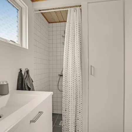2 Bedroom Stunning In Semesterbostad