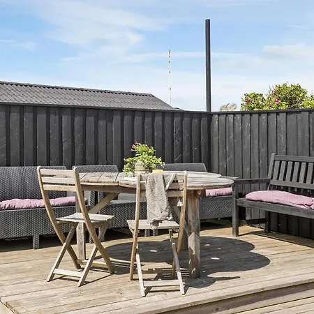 Semesterbostad 2 Bedroom Stunning In