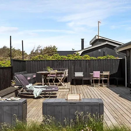 2 Bedroom Stunning In Semesterbostad Hjørring
